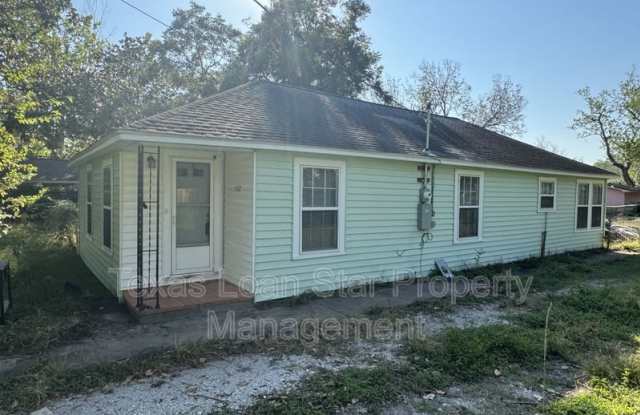 512 Rice St - 512 Rice Street, Angleton, TX 77515