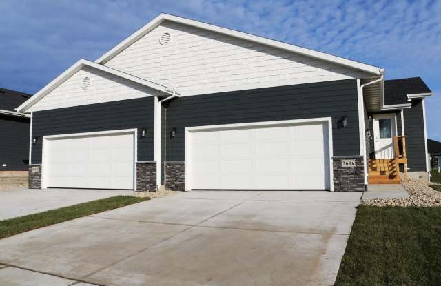 Spacious 2019-Built Townhomes on a Cul-de-Sac – Premium East Sioux Falls Location with Privacy  Style photos photos