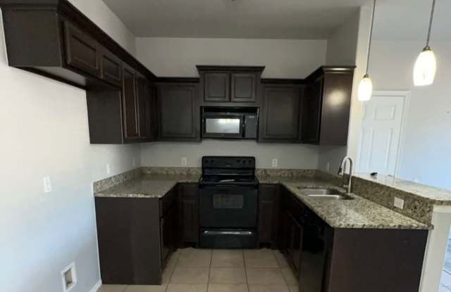 3br 2ba duplex in Newcastle!! Gallery 4