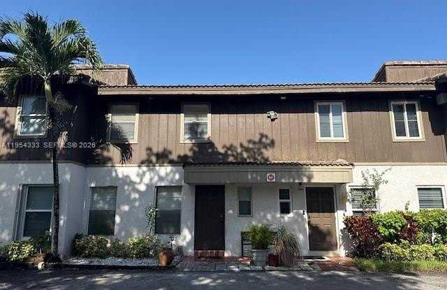 3920 Woodside Dr photos photos