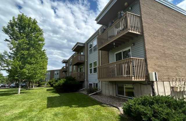 Charming 1 Bedroom Garden-Level Apartment in Quiet Building in Louisville photos photos