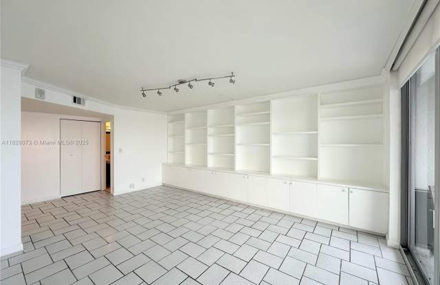 16570 NE 26th Ave photos photos