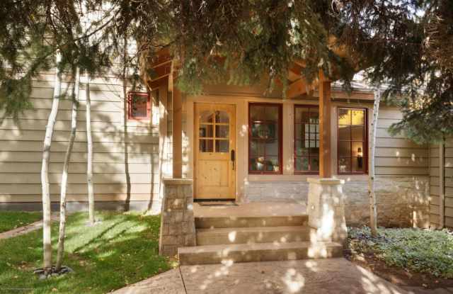 908 W Francis Street Gallery 3