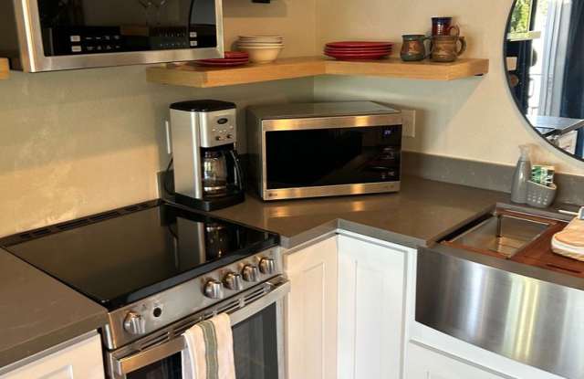 Studio Apartment , Fully Furnished  , Lake Access, No Washer and Dryer . Four Floors Down walk way,  Square footage 550. Utilities Included Gallery 4