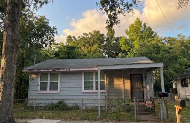 Fully Renovated 3/1 -Single Family  Available for Immediate Rent! Gallery 1