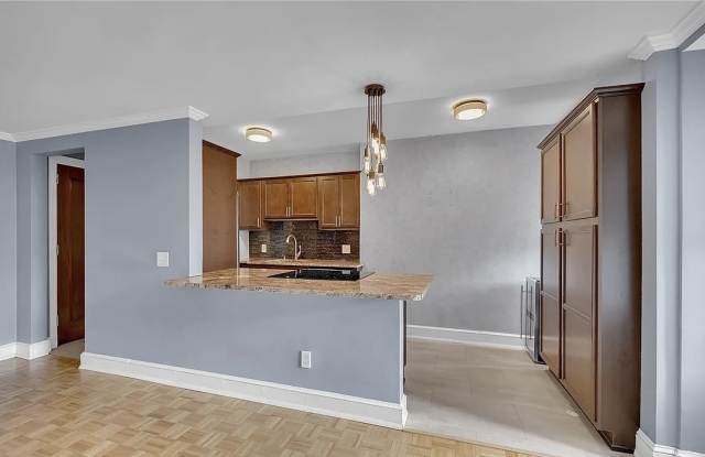 800 W Ferry St Apt 5B Gallery 4