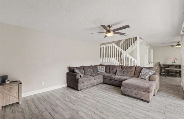 8114 OAK TRACE Way Gallery 2