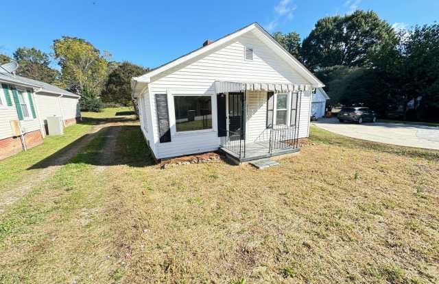 2bd/1ba House on Lane St near Downtown Kannapolis  I-85 - 2131 Lane Street, Kannapolis, NC 28083