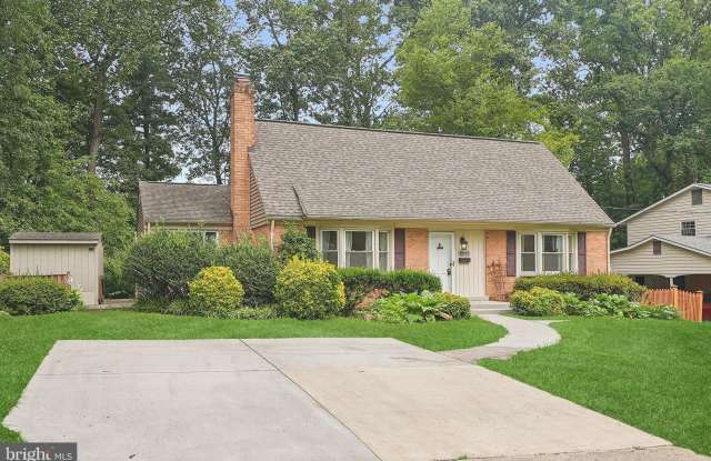 8605 VICTORIA ROAD - 8605 Victoria Road, Kings Park, VA 22151