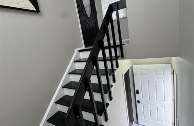 3102 Whispering Hills Gallery 4