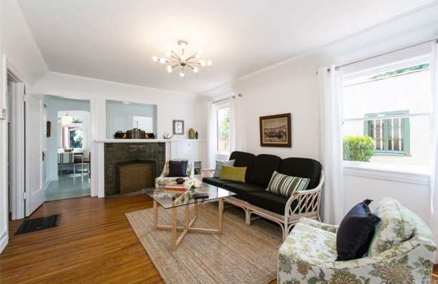 3532 Hollydale Drive Gallery 2