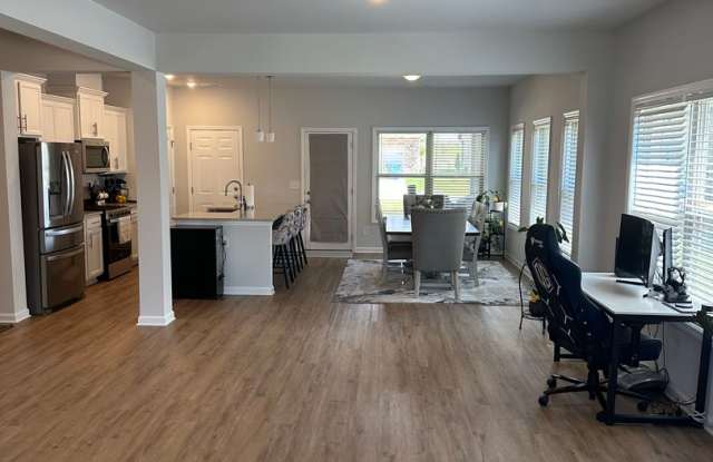 Beautiful Home in Boardwalk Subdivision in Athens Gallery 4