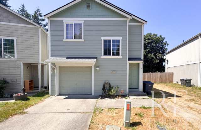 Pet-Friendly 3-Bedroom Home with Fresh LVP, Stylish Updates & Attached Garage photos photos