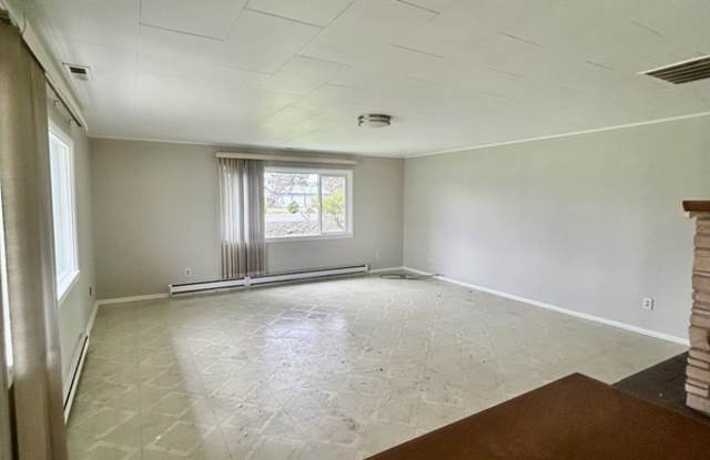 4924 Northwest Drive Gallery 2