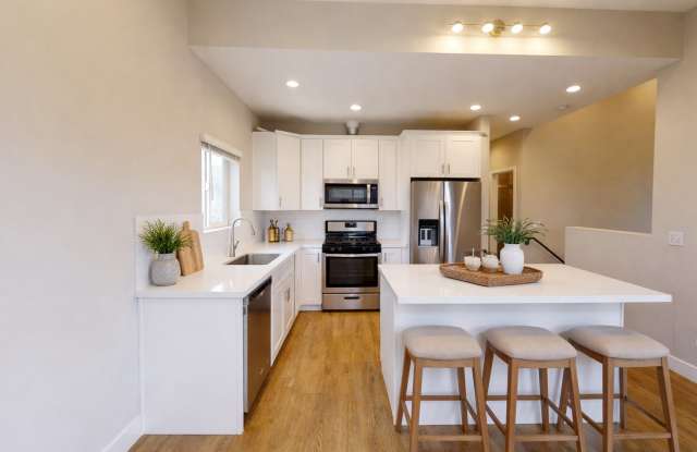 4BD/2BA w Large Deck! Gallery 2