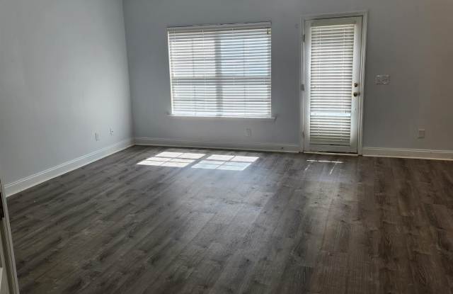 330 Large Oak Loop Gallery 4
