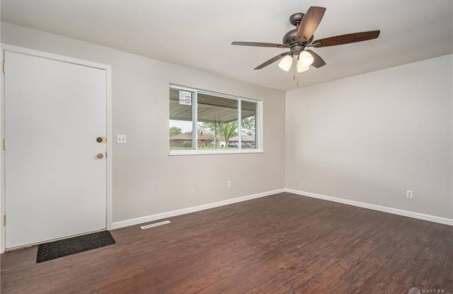 5838 Brandt Pike Gallery 3