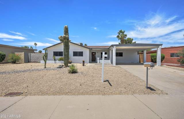 3040 East Dahlia Drive Gallery 1