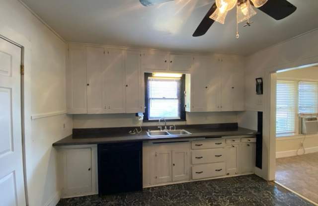 Affordable 1 bedroom + office/1 bath AVAILABLE NOW! Gallery 4