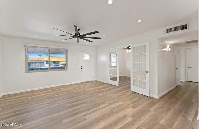1921 E Laguna Drive Gallery 3