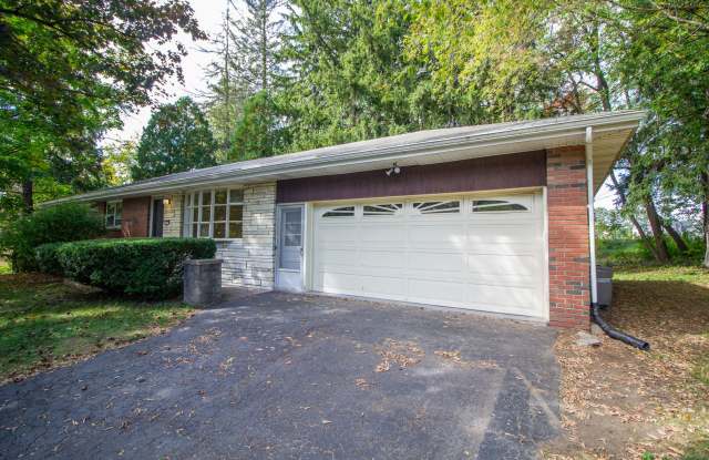 3 BR 1 BA Home - North Colonie Schools Gallery 3
