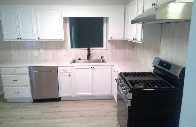 JUST REDUCED!!! PLUS****MOVE IN SPECIAL***1st MONTHS RENT IS FREE!!**** Gallery 4
