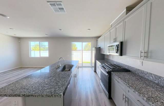 $500 OFF FIRST MONTHS RENT! Beautiful Townhome located at 40186 Birchfield Dr. #170, Temecula, CA | Prime Location & Move-in Ready! Gallery 3
