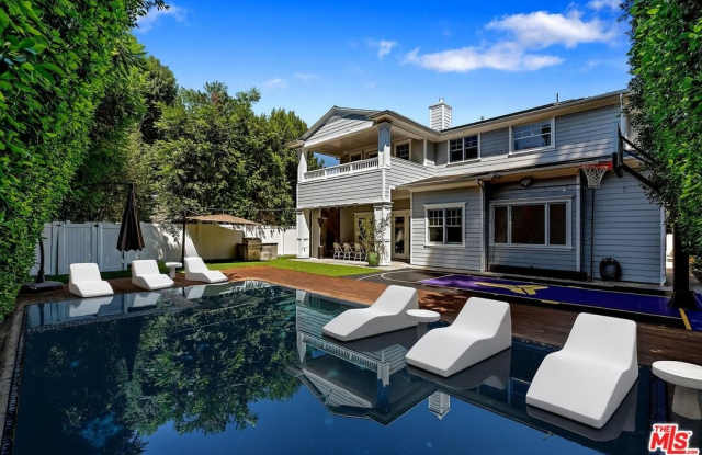 4135 Dixie Canyon Ave photos photos