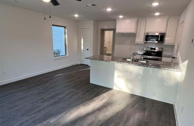 2430 S Fannin Avenue photos photos