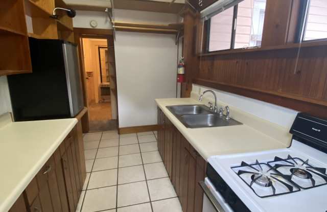 616 Ne 2nd St - 616 Northeast 2nd Street, Gainesville, FL 32601