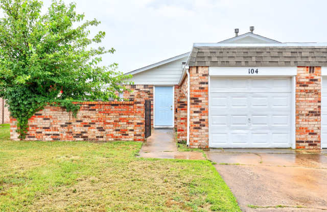 Charming 2-Bedroom Duplex with Garage  Modern Amenities in Heart of Norman, OK! - 104 Crystal Circle, Norman, OK 73069 Charming 2-Bedroom Duplex with Garage  Modern Amenities in Heart of Norman, OK! - 104 Crystal Circle, Norman, OK 73069
