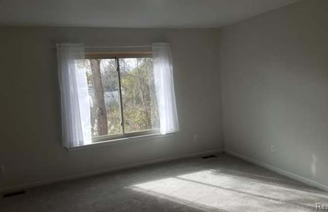 4815 RIVERCREST Drive Gallery 4
