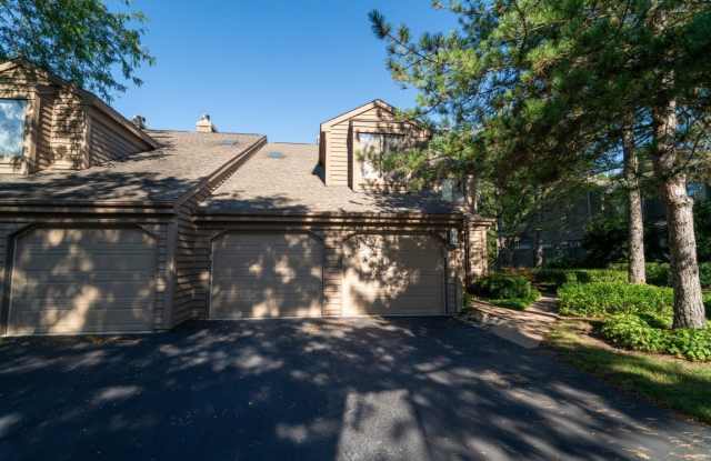 656 N Golf Lane - 656 Golf Lane, Lake Barrington, IL 60010