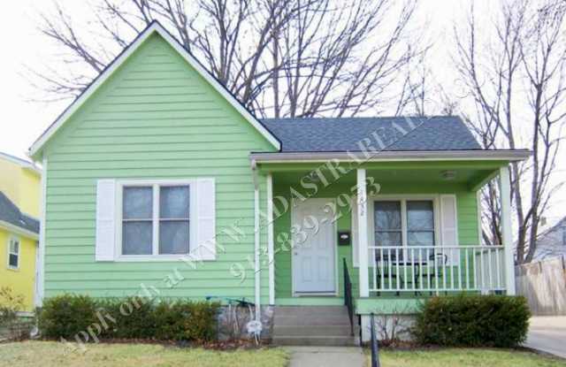 Updated 3 Bed 1 Bath Home Minutes From the PLAZA-Available in JULY!! photos photos