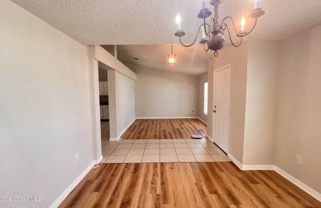 170 Nadell Avenue NW Gallery 4