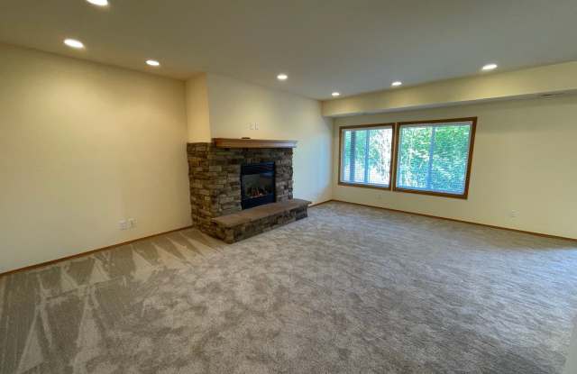 Spacious and Updated 2 Bedroom plus den Apartment. Now includes a $300 Move In Credit!! Gallery 4
