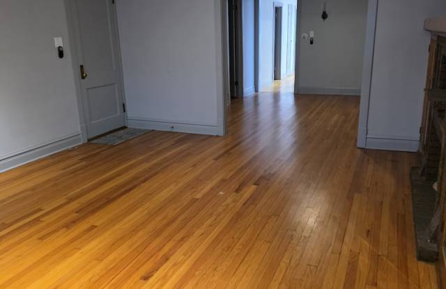 5108 West Henderson Street Gallery 4