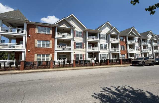 Immaculate 3/2bath one level unit- ETSU Campus- Water, Internet and Trash included! Gallery 1