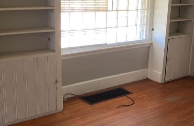 312 S Calvert St - Bright, Spacious & Updated: A Home with Endless Possibilities Gallery 4