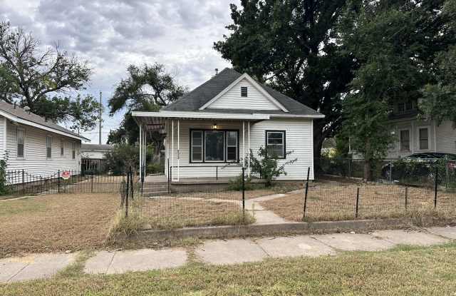 523 East 3rd Avenue - 523 East 3rd Avenue, Hutchinson, KS 67501