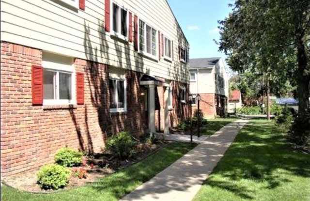 739 W Maple Road - 739 West Maple Road, Clawson, MI 48017