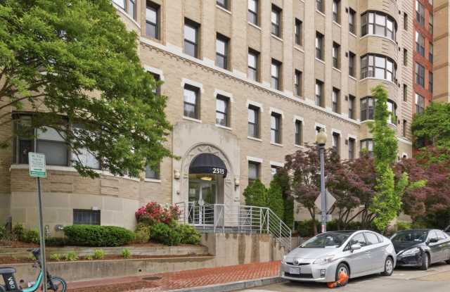 Large Foggy Bottom One Bedroom W/All Energy Utilities Included! Roof Deck - 2515 K Street Northwest, Washington, DC 20037