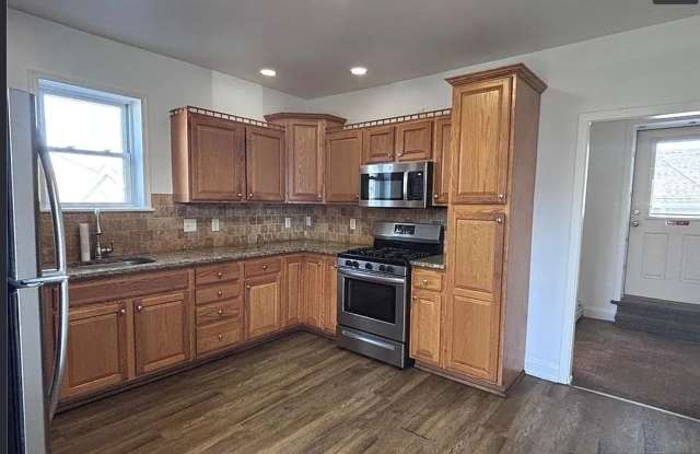 Spacious 3-Bedroom Apartment with Parking Limited-Time Offer! Gallery 3
