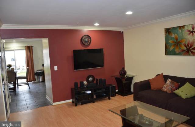689 SEAWAVE COURT Gallery 4