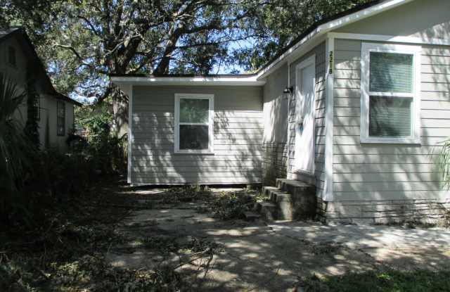 Cute renovated single family home off Atlantic Blvd Gallery 3