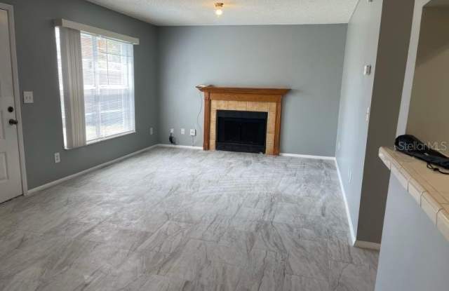 1004 NORTHLAKE Drive Gallery 2