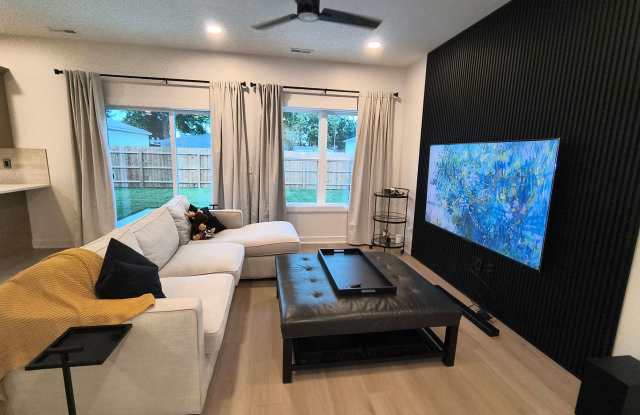 Modern 3-Bedroom Home Near Lake Manawa – Lake Views & Smart Home Features! Gallery 4