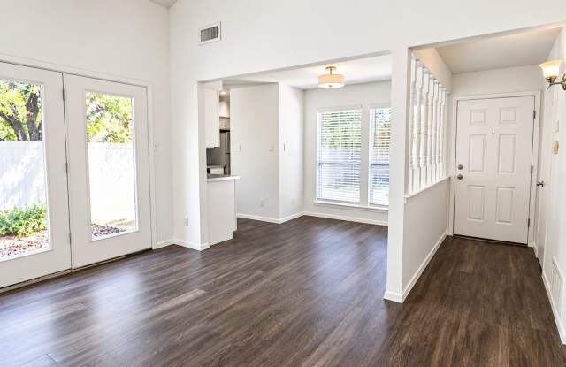 2 Week Free Move-In Special! Open Floor Plan + Great Location! 2-Bed Home Near Everything Gallery 4