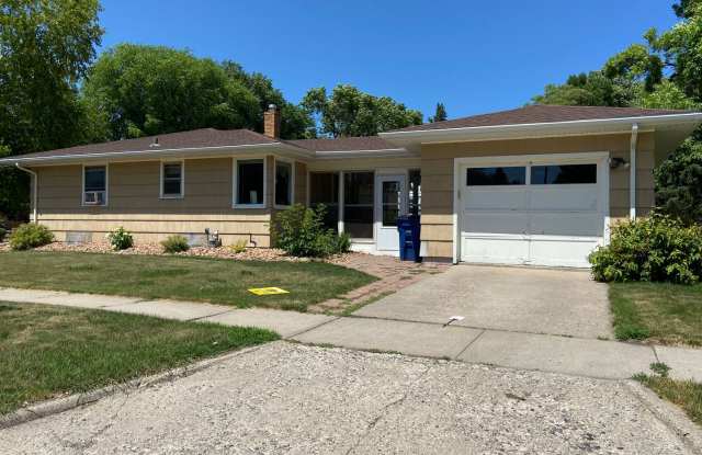 4 Bed 2 Bath House! photos photos 4 Bed 2 Bath House! photos photos