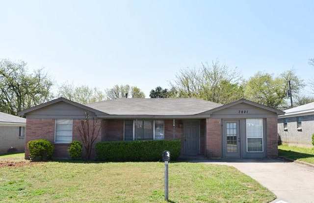 7821 Marrett Drive - 7821 Marrett Drive, White Settlement, TX 76108